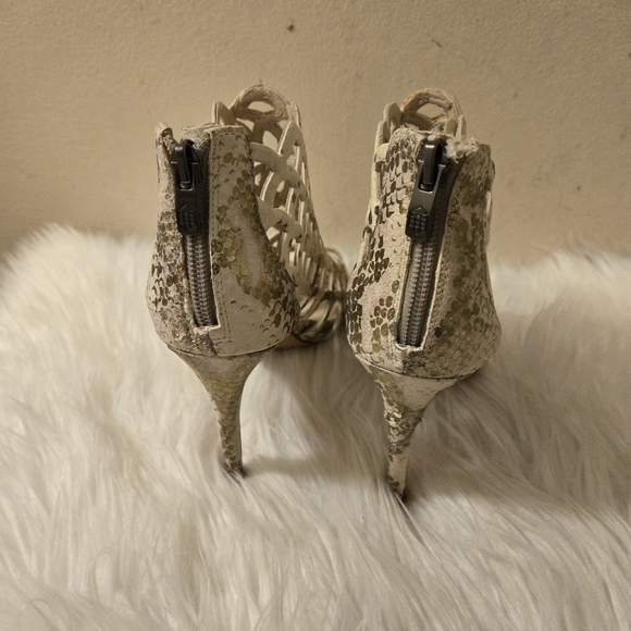 VINCE CAMUTO Women's  Gray Beige Snakeskin Caged Stilettos Size 6 1/2 M-36 1/2 - Picture 4 of 15